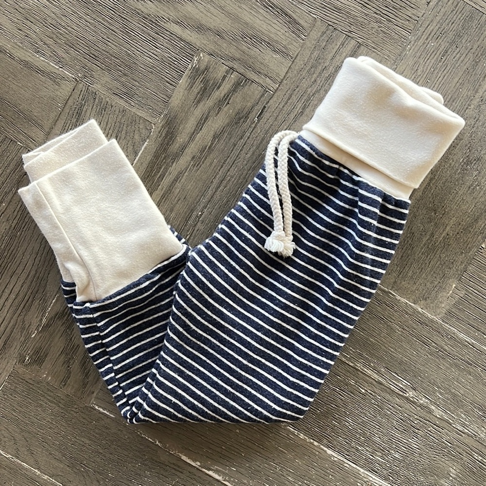 Like new childhoods stripe sweatpants. 3t